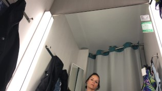 Public masturbation in changing room – VERY HOT !!!